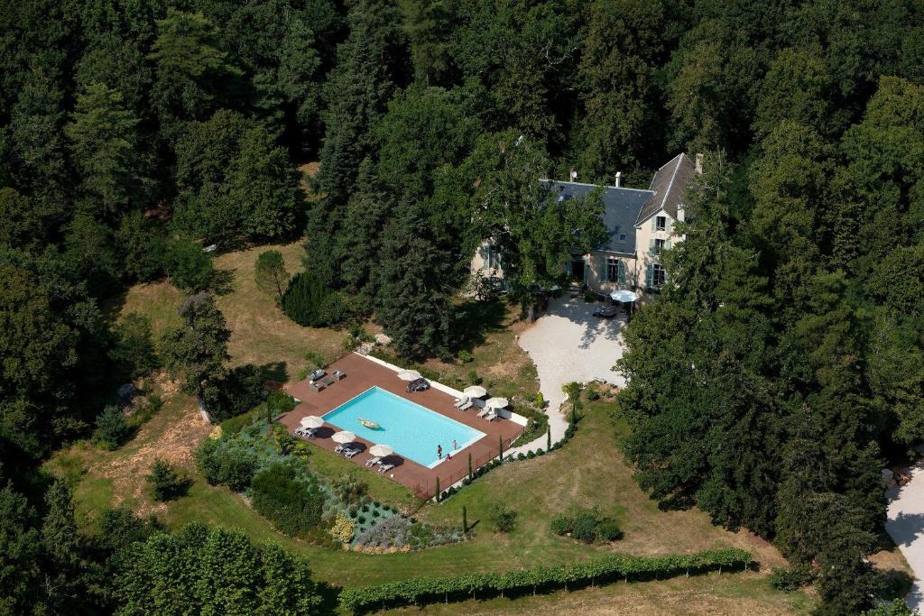 Bazén v ubytování Domaine Le Castelet nebo v jeho okolí