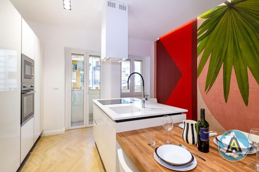 A kitchen or kitchenette at Favoloso nel cuore di Pescara a due passi dal mare