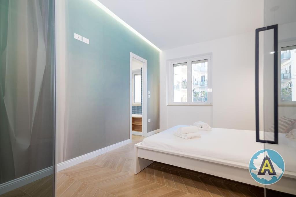 A bed or beds in a room at Favoloso nel cuore di Pescara a due passi dal mare
