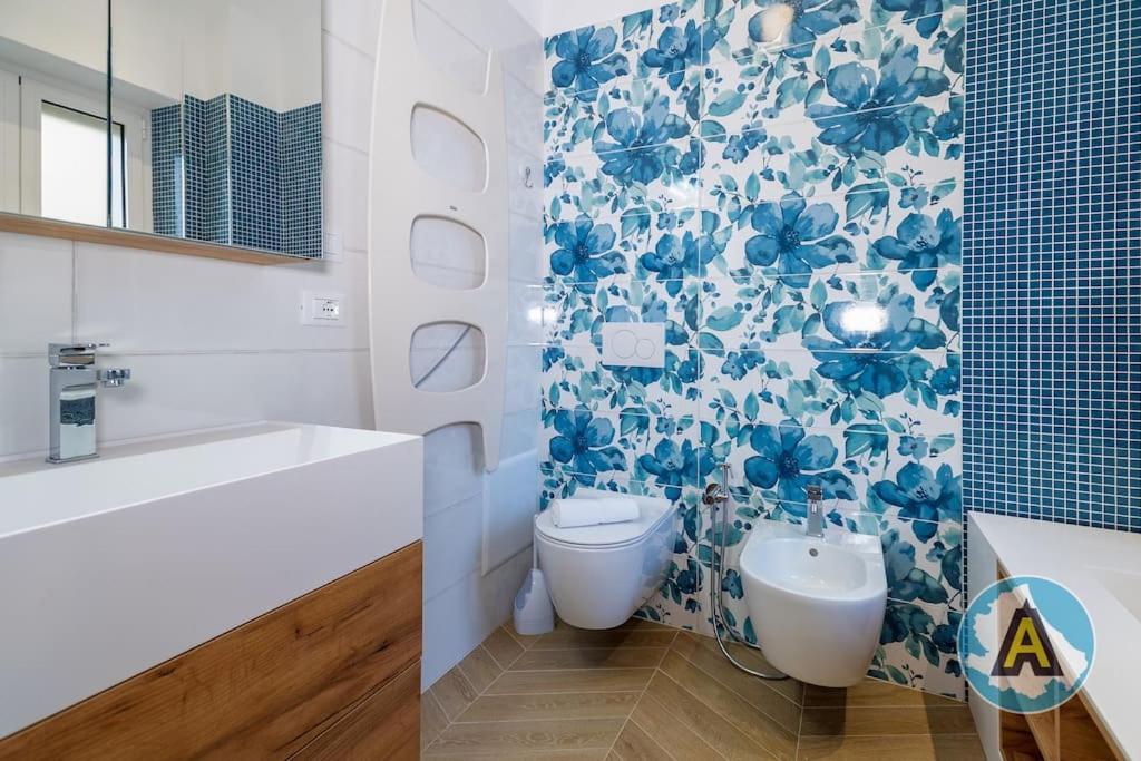 A bathroom at Favoloso nel cuore di Pescara a due passi dal mare