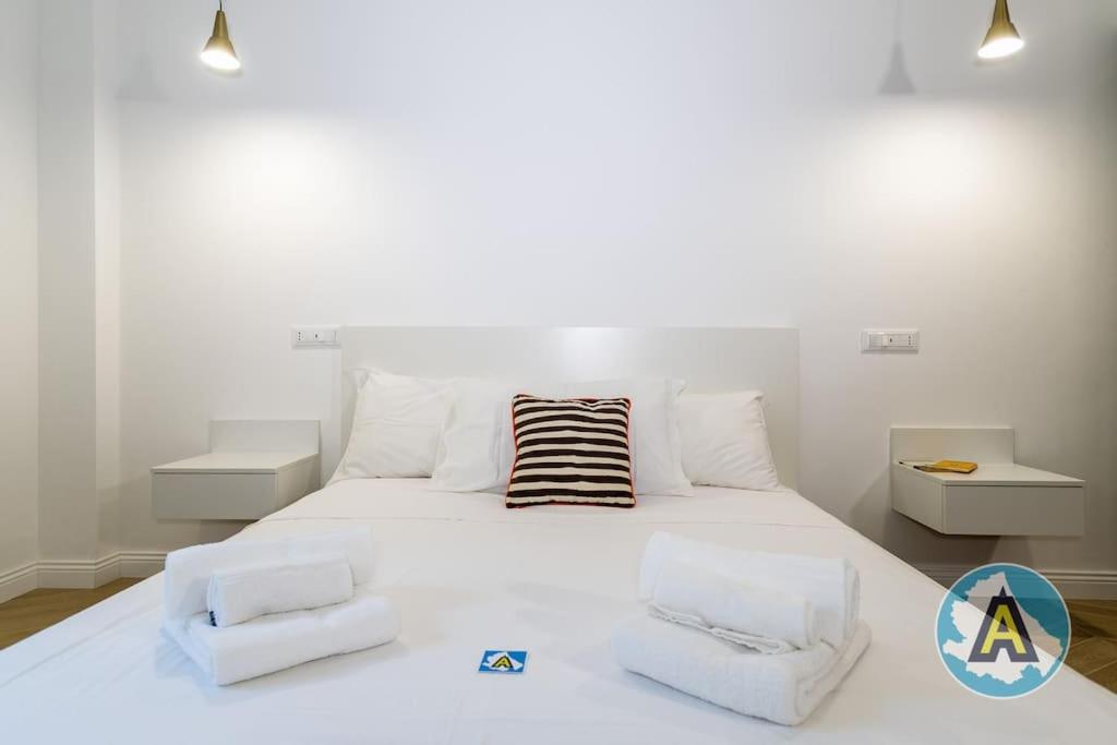 A bed or beds in a room at Favoloso nel cuore di Pescara a due passi dal mare