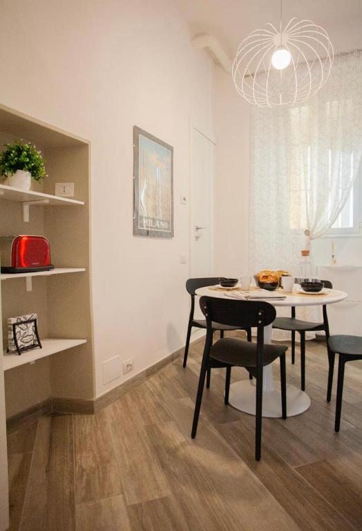 Zdjęcie z galerii obiektu Glamour Liberty Apartment Sabotino38 w Mediolanie