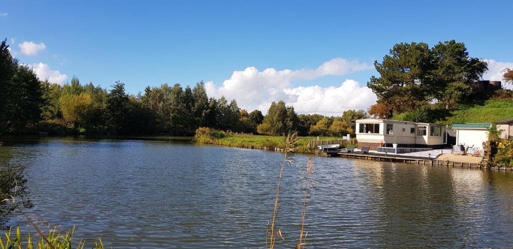 Carafun aan het water Ooltgensplaat - Chalet D'une Chambre