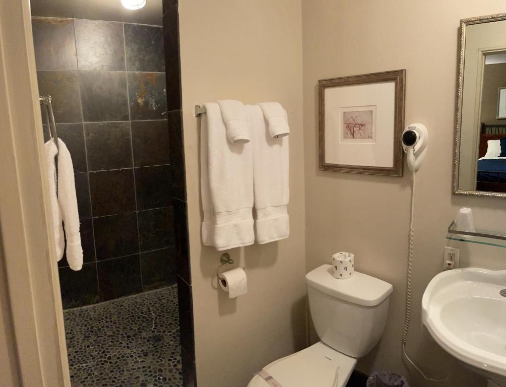 Sierra Woods Lodge - Queen Room With Two Queen Beds