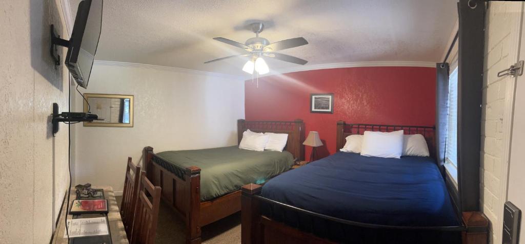 Sierra Woods Lodge - Queen Room With Two Queen Beds