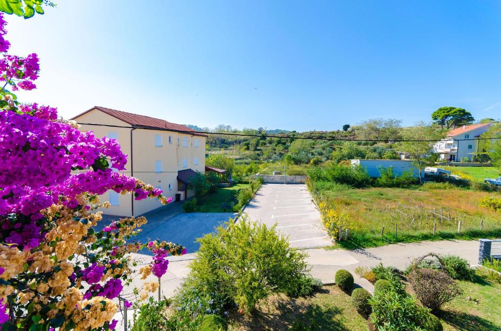 Zahrada ubytování Apartments Ljubica J