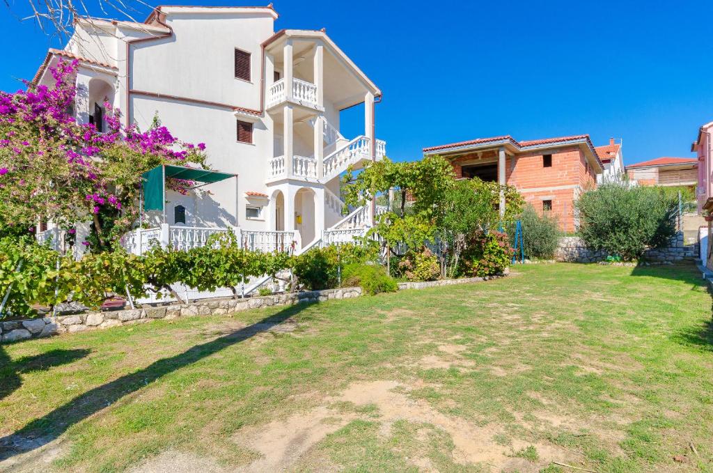 Zahrada ubytování Apartments Ljubica J