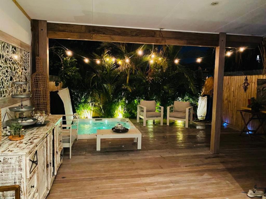 Bondi Boho House Jacuzzi PoolSpa HolidayRento