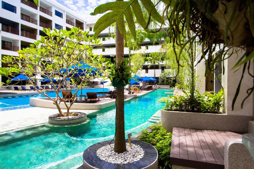 Bazén v ubytování Deevana Plaza Phuket - SHA Extra Plus nebo v jeho okolí