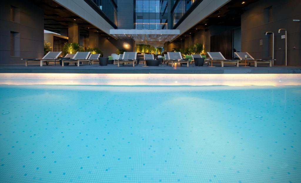 Bazén v ubytování Studio M Hotel nebo v jeho okolí