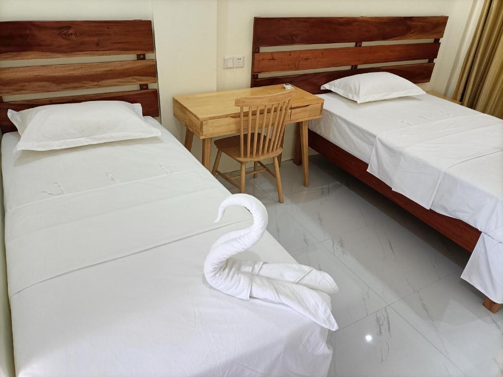 Llit o llits en una habitació de Speed 8 Inn Moalboal