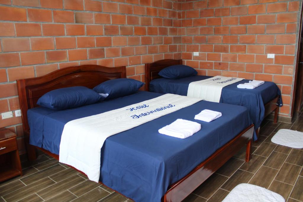 Postel nebo postele na pokoji v ubytování Hotel International