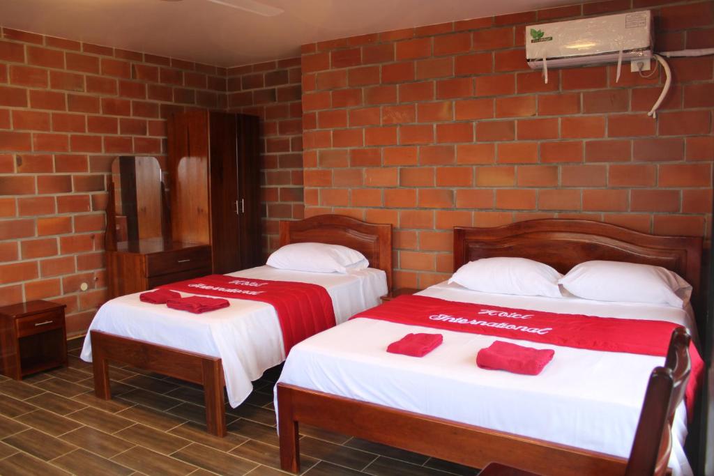 Postel nebo postele na pokoji v ubytování Hotel International