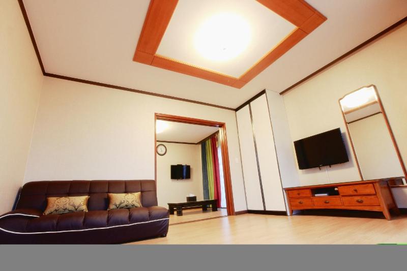 TV a/nebo společenská místnost v ubytování Hodo House