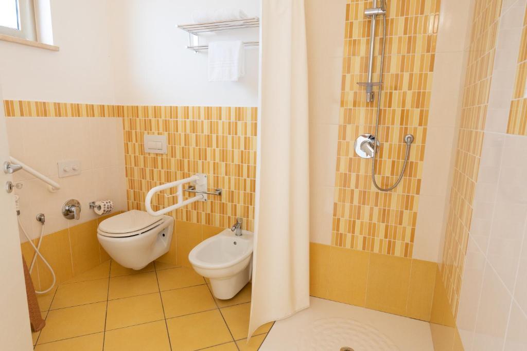Koupelna v ubytování Hotel Baia Di Trainiti