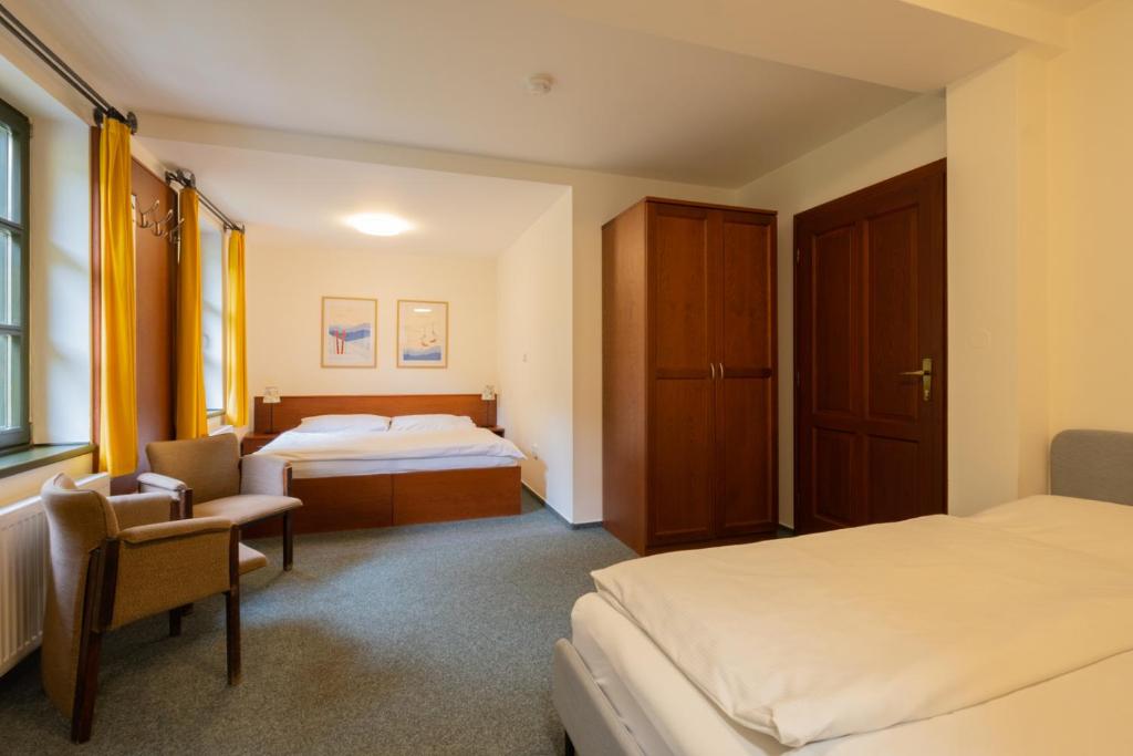 Postel nebo postele na pokoji v ubytování Hotel Krokus