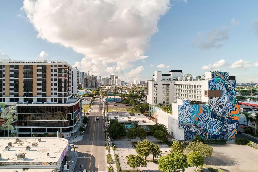 Nespecifikovaný výhled na destinaci Miami nebo výhled na město při pohledu z hotelu