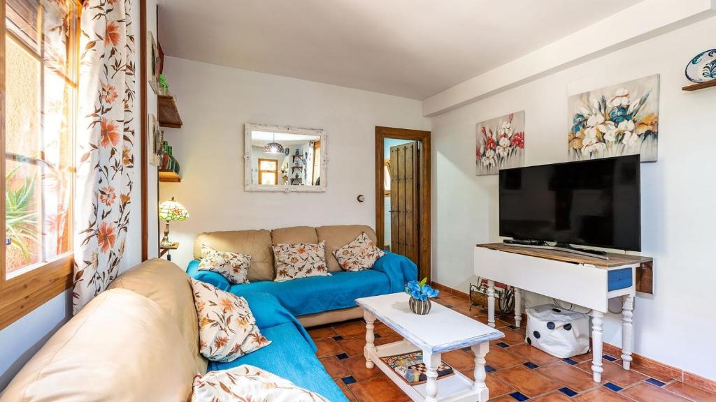 A television and/or entertainment centre at Casa Rural La Rubia Nigüelas by Ruralidays