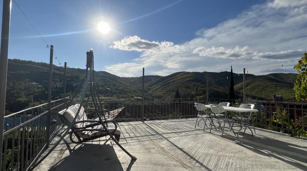 Vista general d'una muntanya o vistes d'una muntanya des de l'hostal o pensió