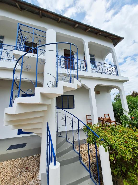 Frangipani House Nungwi Zanzibar - 阳台的王室