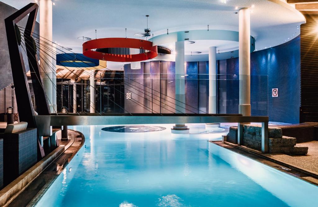 Bazén v ubytování Familienresort Ellmauhof - das echte All Inclusive nebo v jeho okolí