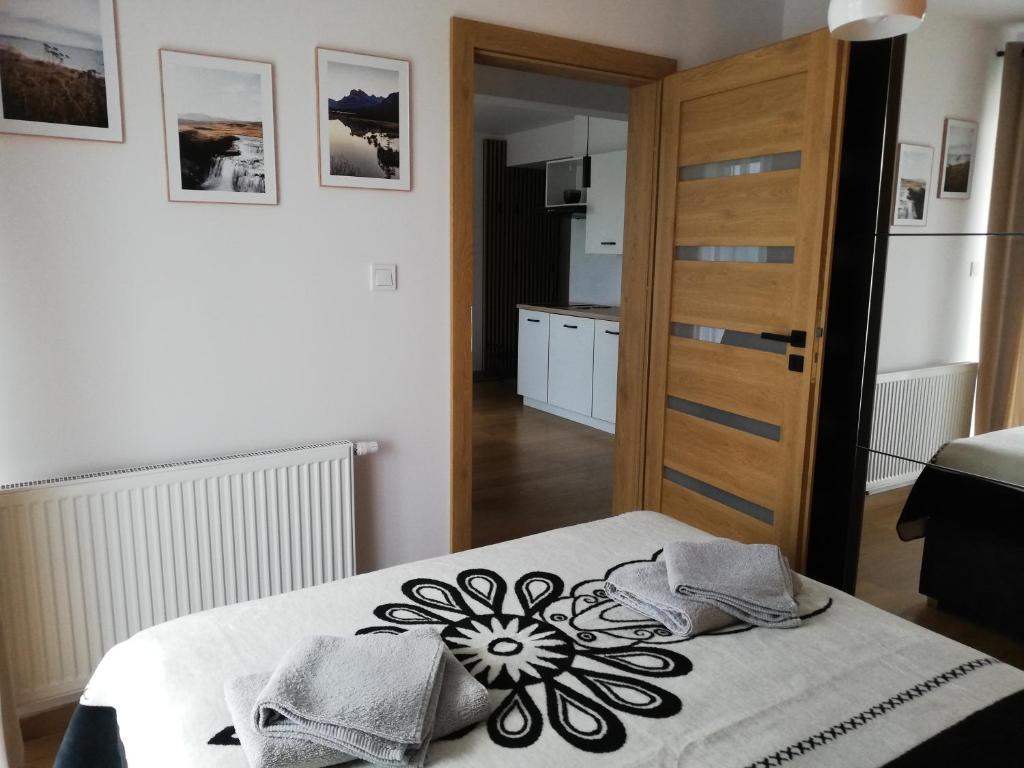 Posteľ alebo postele v izbe v ubytovaní Apartament Grapa 29 K3 na terenie Sun & Snow Białka Tatrzańska