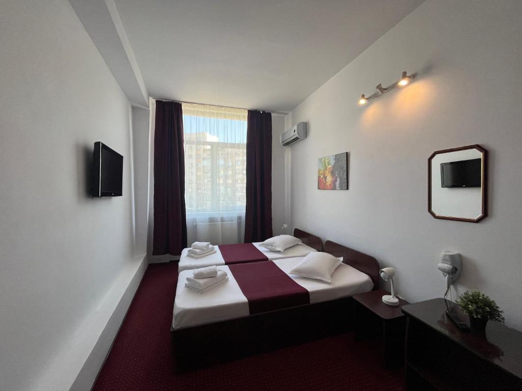 Postel nebo postele na pokoji v ubytování Hotel Tineretului