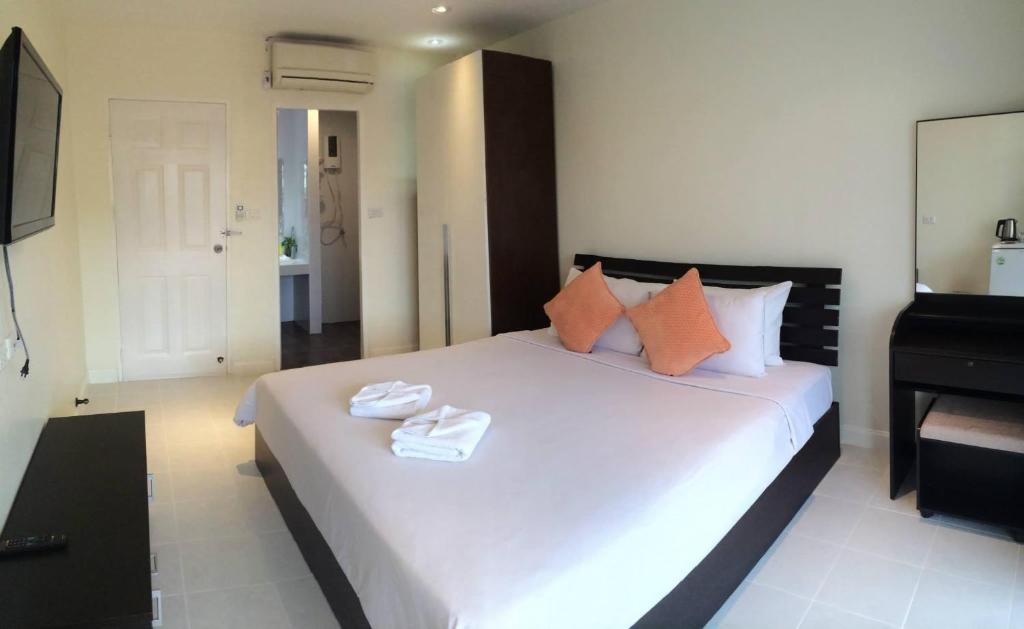 Postel nebo postele na pokoji v ubytování Glitter House Phuket