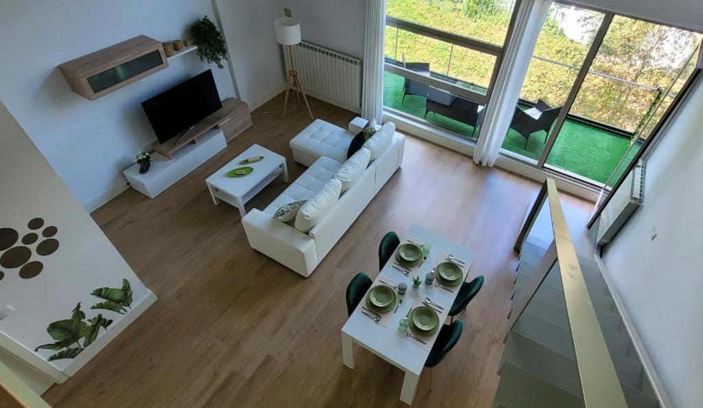 an overhead view of a living room with a couch and tables at The Green Loft - Wifi, Parking Privado in Camarma de Esteruelas