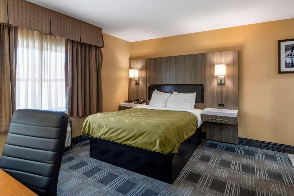 Postel nebo postele na pokoji v ubytování Quality Inn