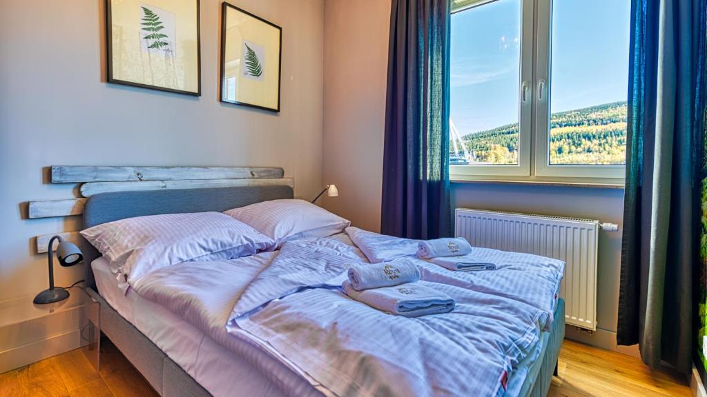 Posteľ alebo postele v izbe v ubytovaní Apartamenty Cicha by Royal Aparts