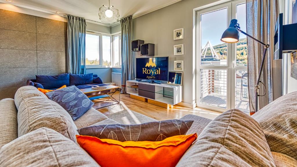 Televízia a/alebo spoločenská miestnosť v ubytovaní Apartamenty Cicha by Royal Aparts