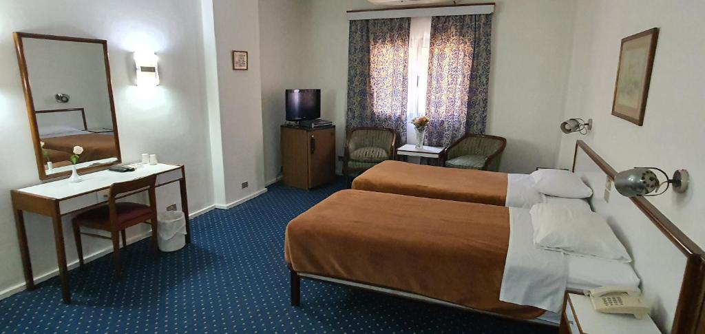 Postel nebo postele na pokoji v ubytování Horus House Hotel Zamalek