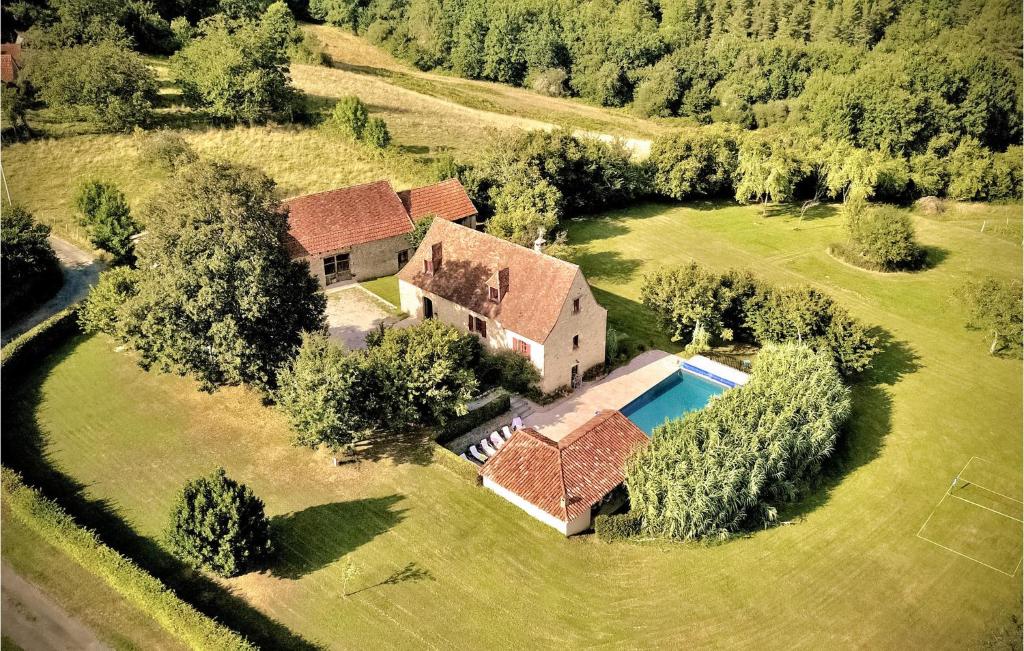 an aerial view of a house with a swimming pool at Beautiful Home In Fleurac With 3 Bedrooms, Private Swimming Pool And Outdoor Swimming Pool in Fleurac