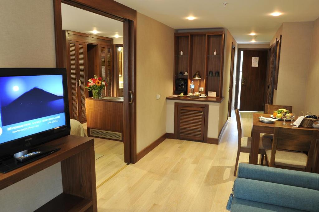 Marti Resort Deluxe Hotel - 