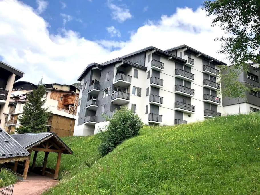 Budova, v ktorej sa apartmán nachádza