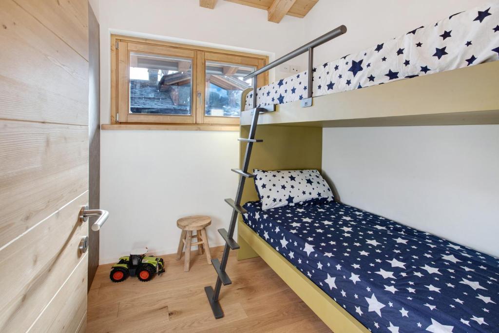 Postel nebo postele na pokoji v ubytování Violet a due passi da Bormio