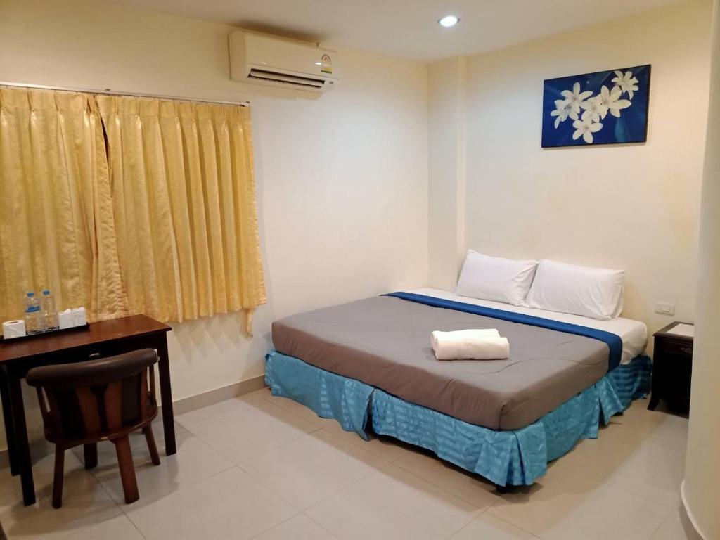 Postel nebo postele na pokoji v ubytování Marina Seaview Krabi