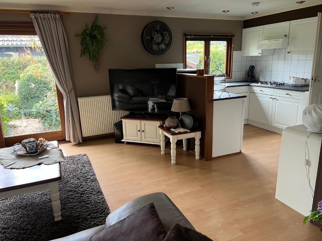 Köök või kööginurk majutusasutuses Veluwe Park Reewold Chalet Infinity