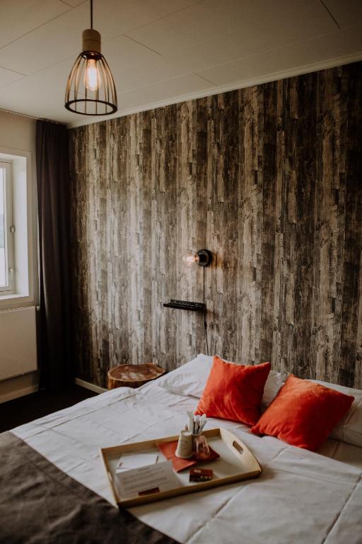 Postel nebo postele na pokoji v ubytování Bakkalandet Hotel