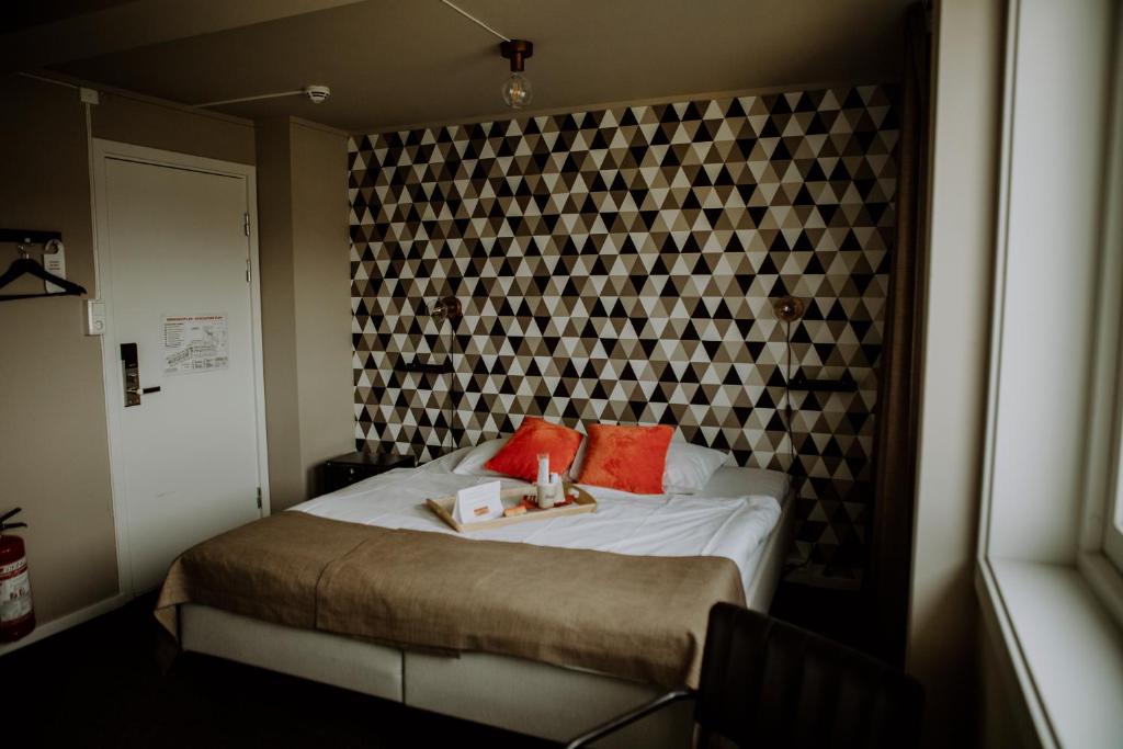 Postel nebo postele na pokoji v ubytování Bakkalandet Hotel