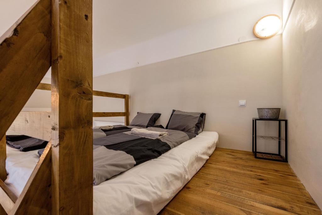 Posteľ alebo postele v izbe v ubytovaní Andrássy 53 2bedroom Center Apartment