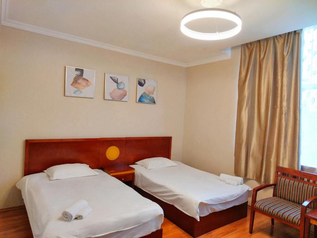 Postel nebo postele na pokoji v ubytování Milky Way Hotel