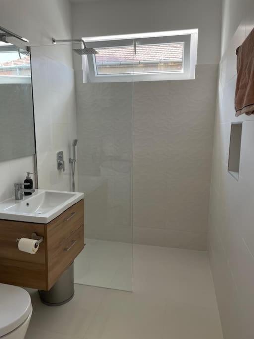 A bathroom at Buda Castle Toldy Apartment