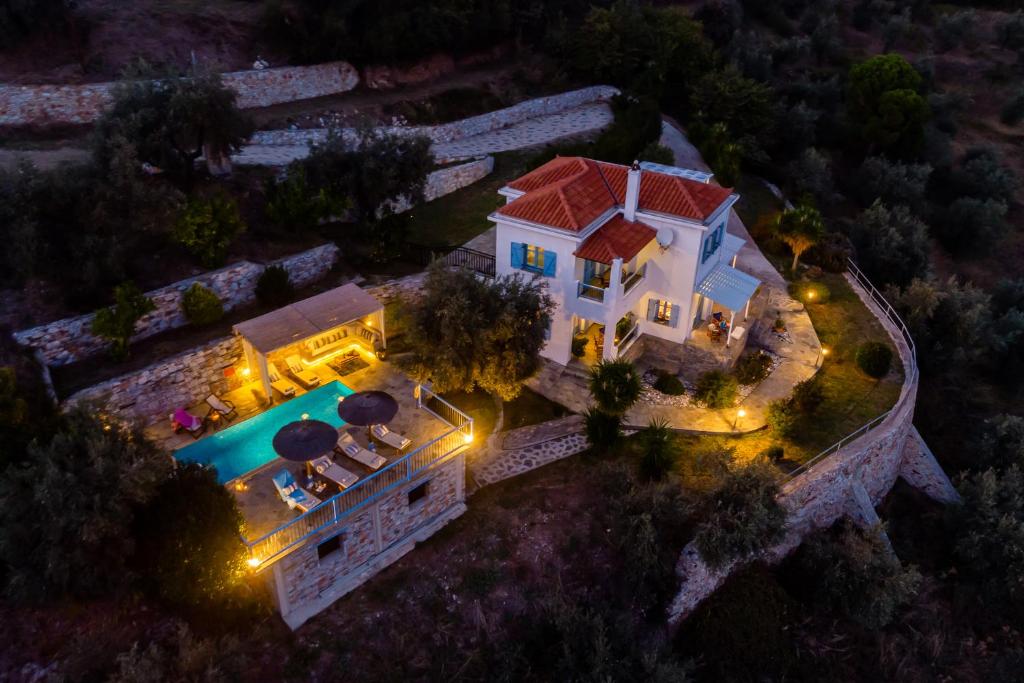 Basen w obiekcie villa Avaton near Skopelos town lub w pobliżu