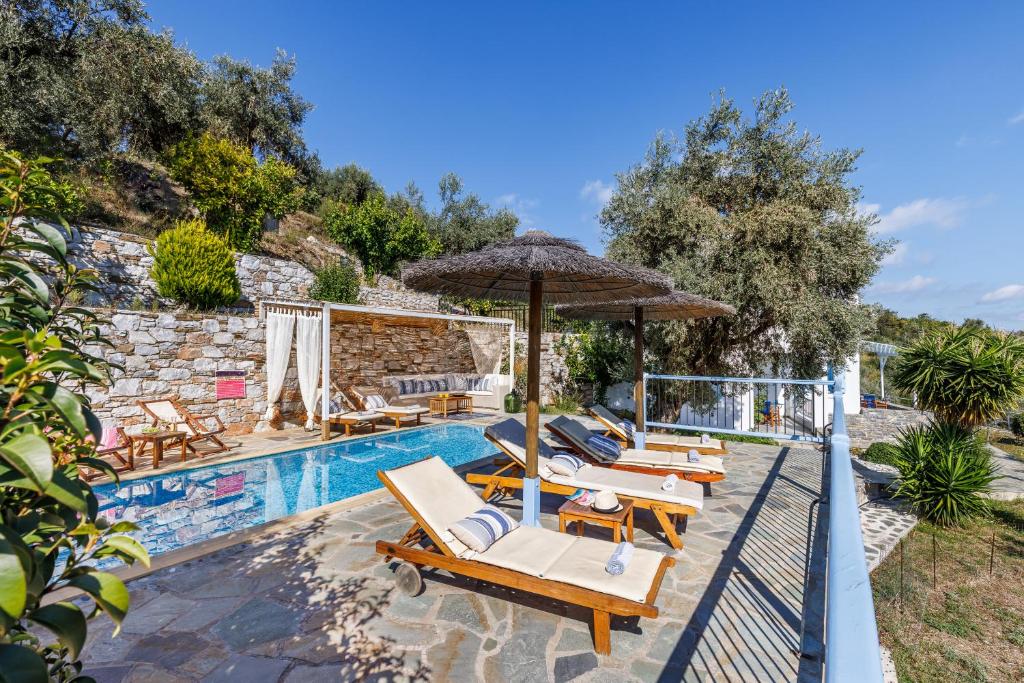 Basen w obiekcie villa Avaton near Skopelos town lub w pobliżu