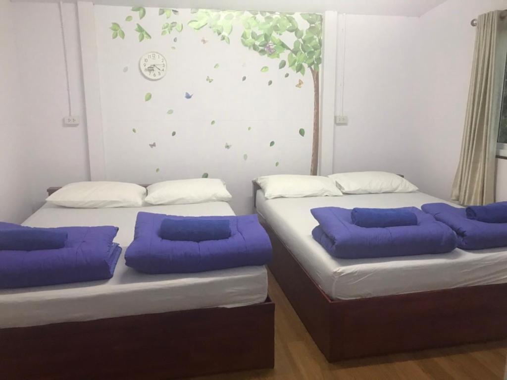 Tree in town ทรีอินทาวน์ - Quadruple Room With Private Bathroom