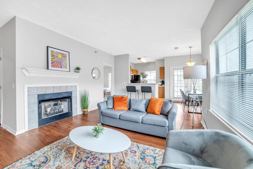 FRONTDESK Bracken House Apts North Shore Pittsburgh, Pittsburgh