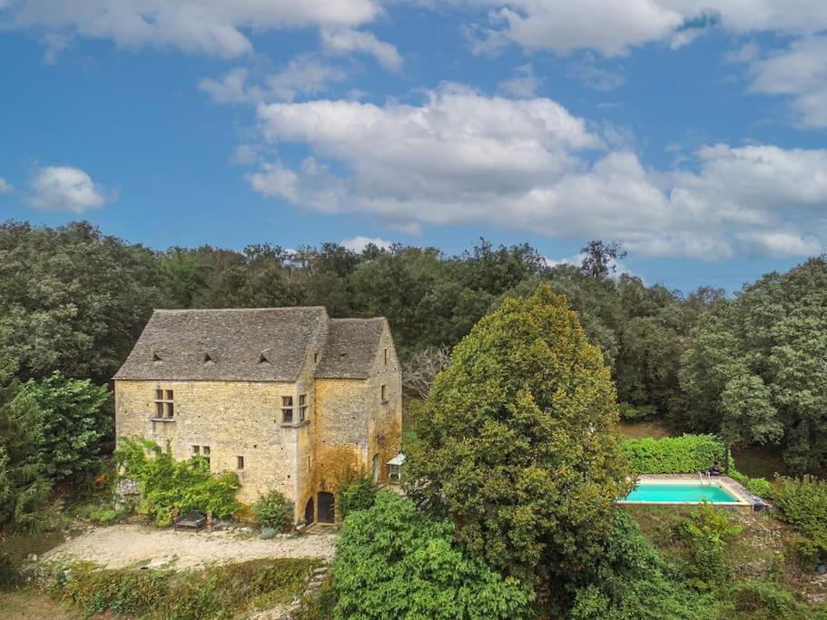 Zdjęcie z galerii obiektu Secluded Woodland Villa with Pool w mieście Le Mas