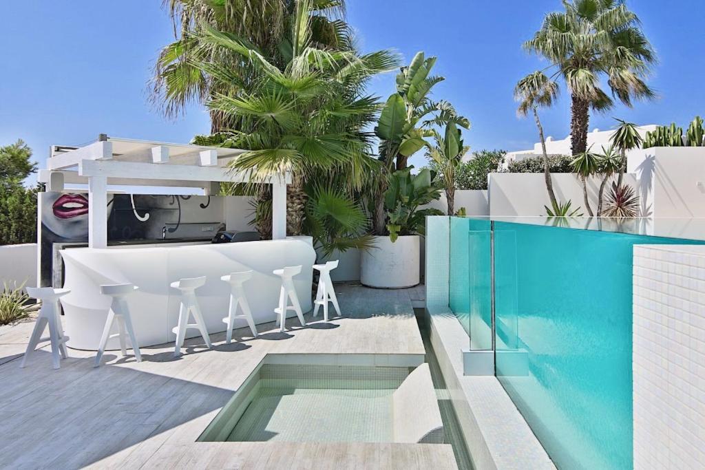 Bazén v ubytování Irresistible Ibiza Villa 3 Bedrooms Villa Buena Private Heated Pool Underfloor Heating San Jose nebo v jeho okolí
